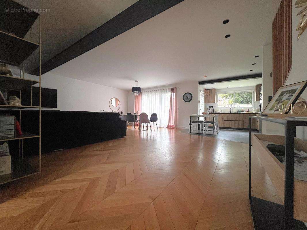 Maison à LES CLAYES-SOUS-BOIS