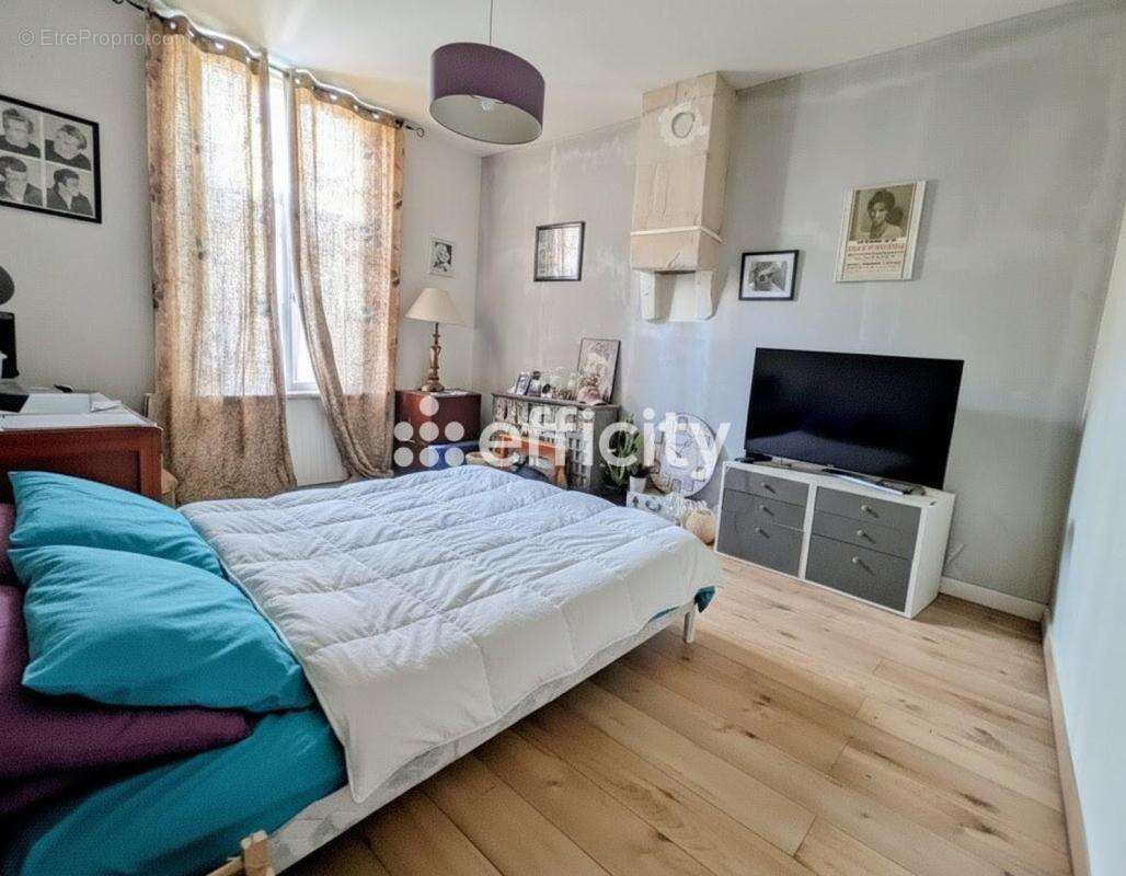 Maison à CINQ-MARS-LA-PILE