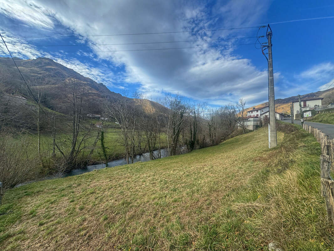 Terrain à SAINT-JEAN-PIED-DE-PORT
