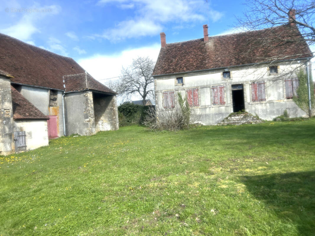 Maison à LURCY-LE-BOURG