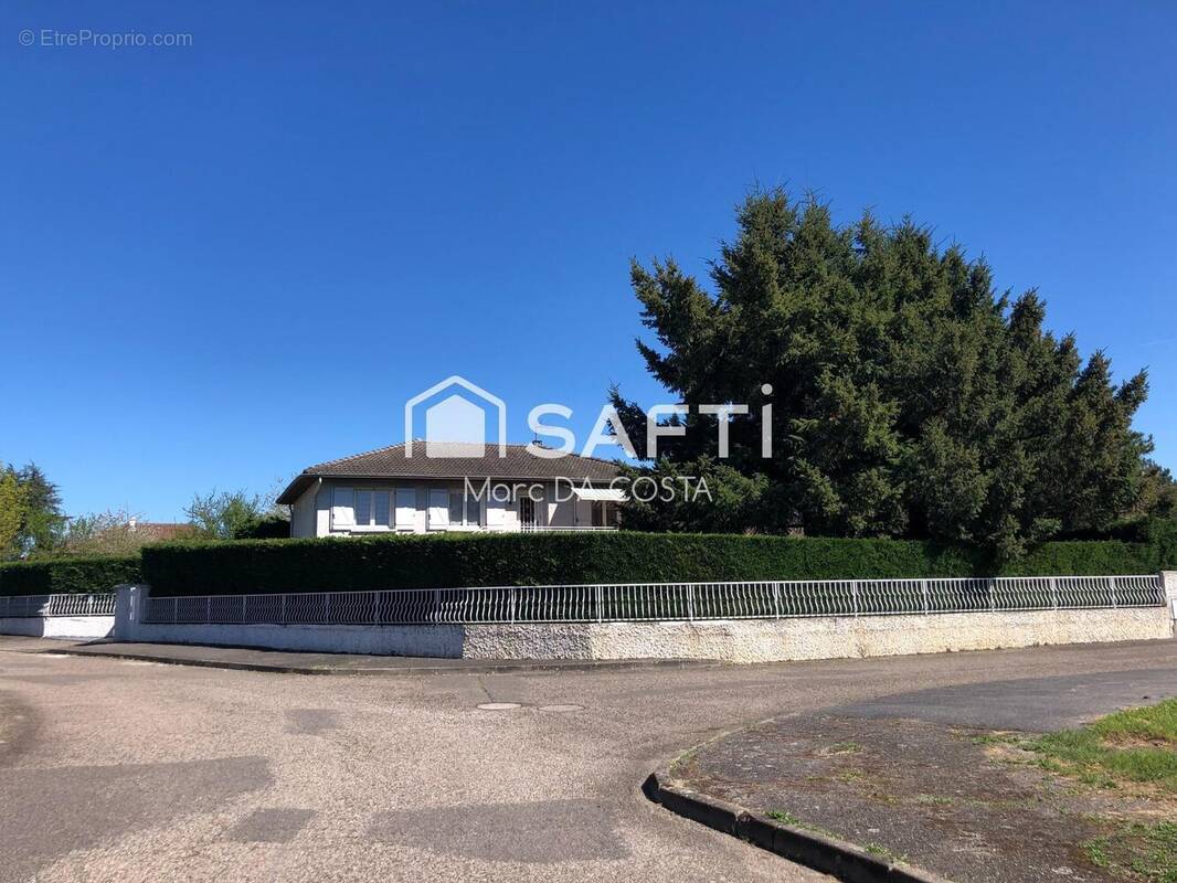 Photo 1 - Maison à VEAUCHE