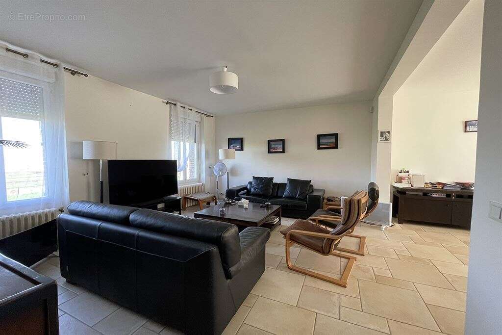 Maison à CLOS-FONTAINE