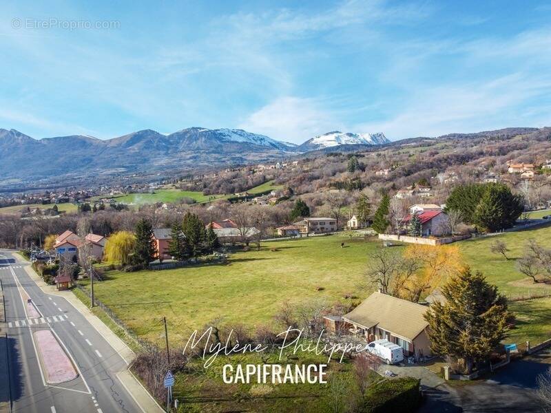 Terrain à LA ROCHETTE