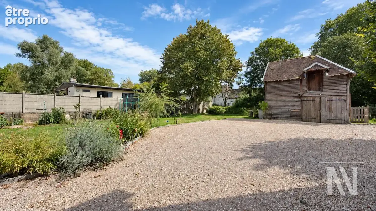 À vendre à Saint-Lyé, maison ancienne de caractère de 125 m2 avec terrain de 790 m2. - photo 14