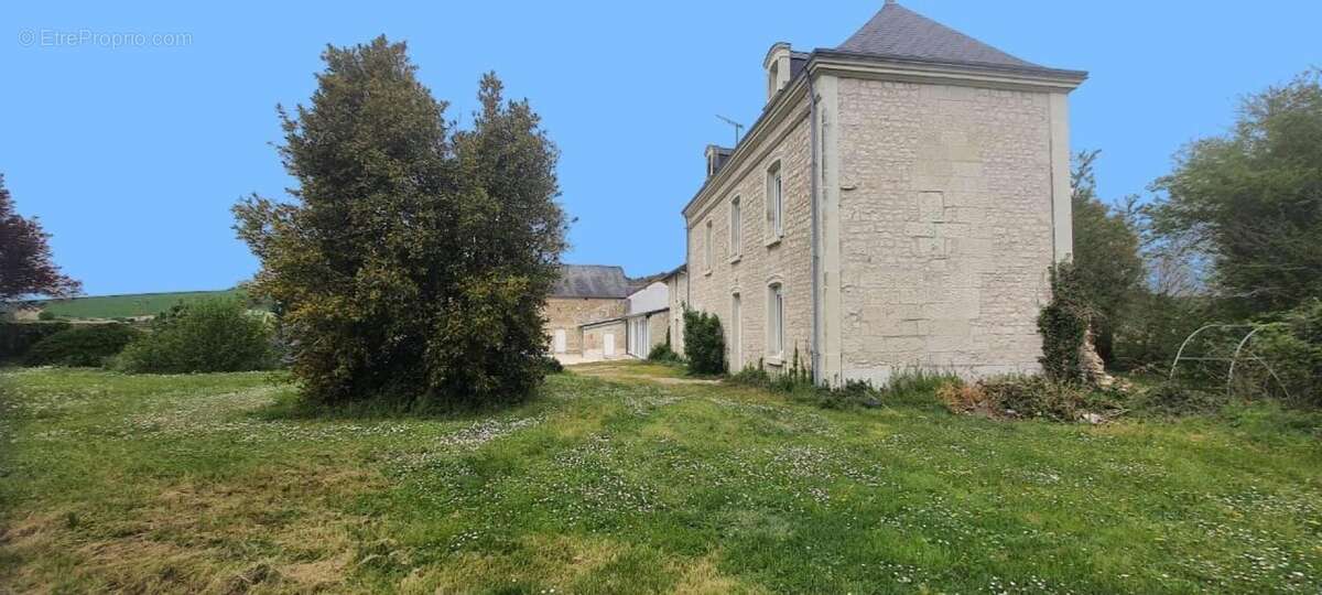 Maison 156 m² à Antran  - photo 3