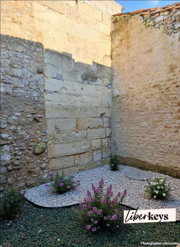 Maison à SAINT-GEORGES-DES-COTEAUX