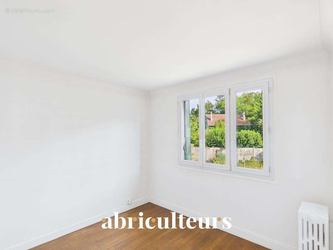 Maison familiale avec jardin de 560 m² en vente à Meaux 77100 - photo 6