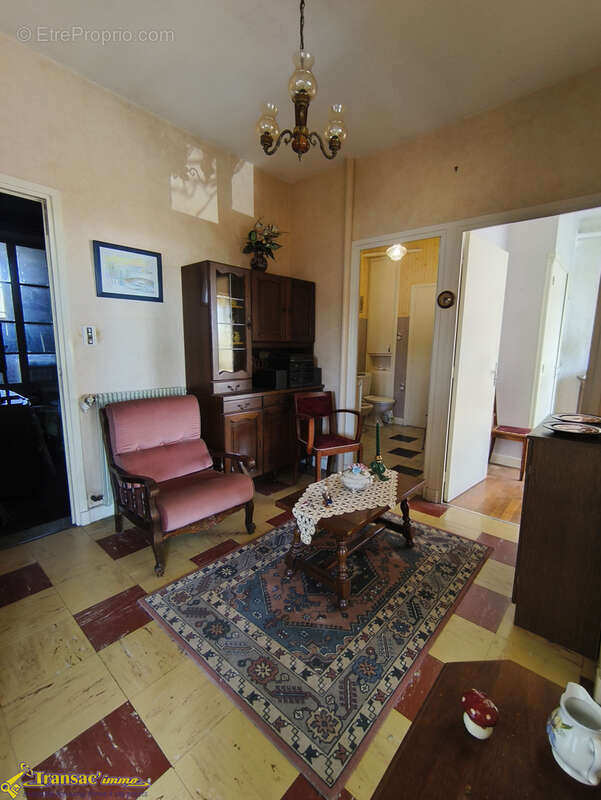 À Saint Rémy sur Durolle proche du plan d'eau, belle maison familiale 6 pièces avec 2 garages. - photo 10