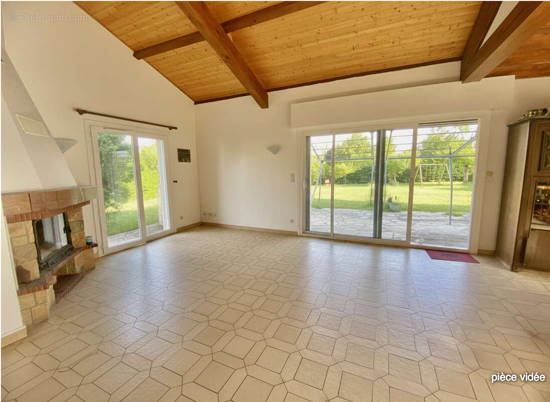 Magnifique maison de 162m2 entièrement rénovée   6 Chambres   Terrain 1 377 m à Davézieux - photo 5
