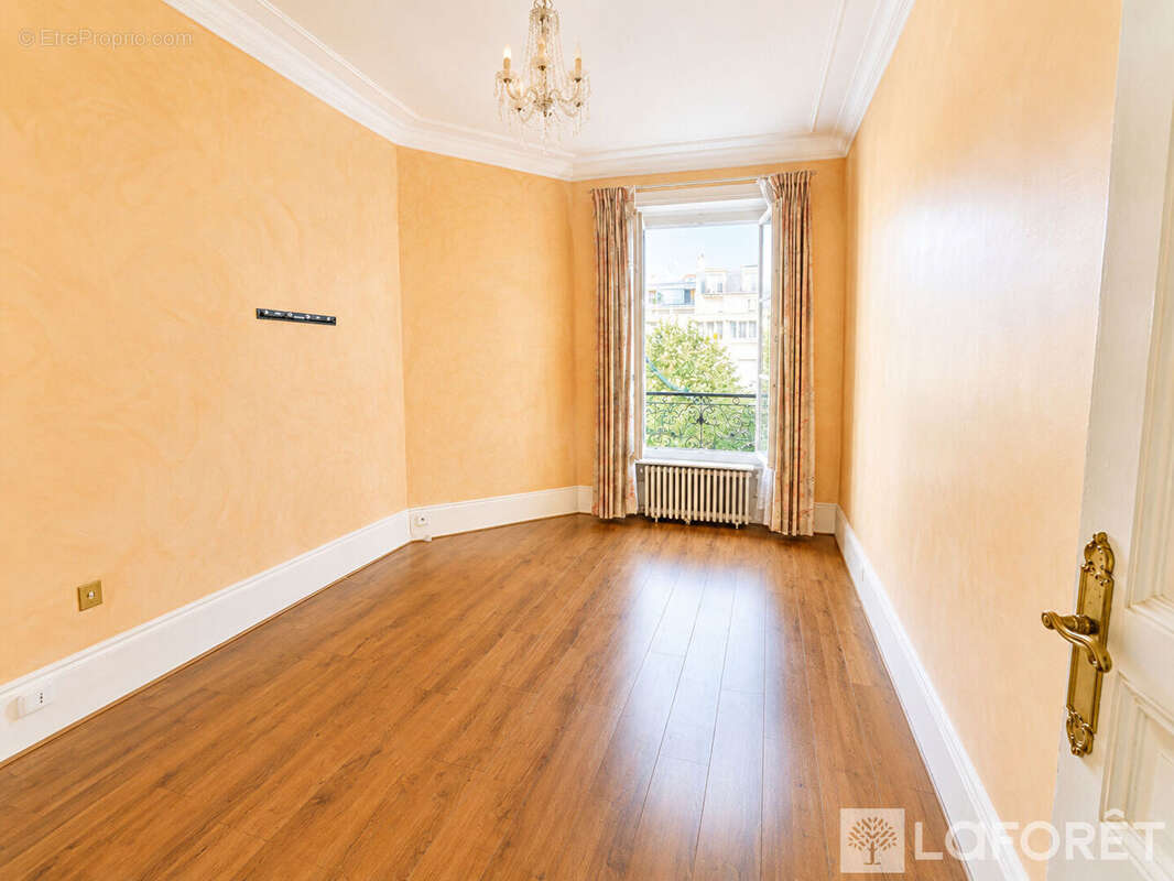 Levallois-perret ? mairie ? appartement de charme 4 pièces ? 79 m² ? ascenseur ? cave - photo 7