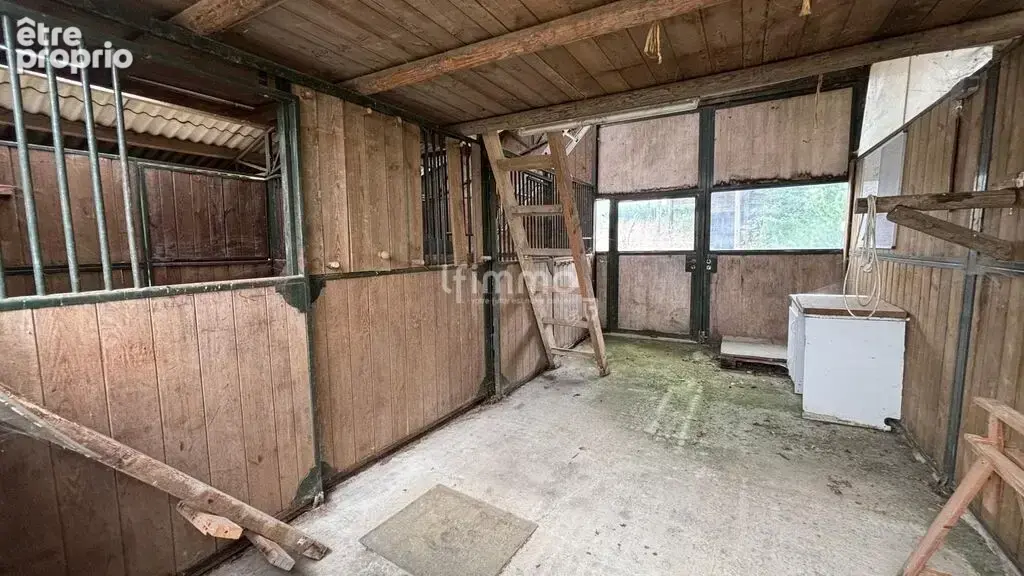 Maison avec grand terrain et potentiel équestre - photo 12