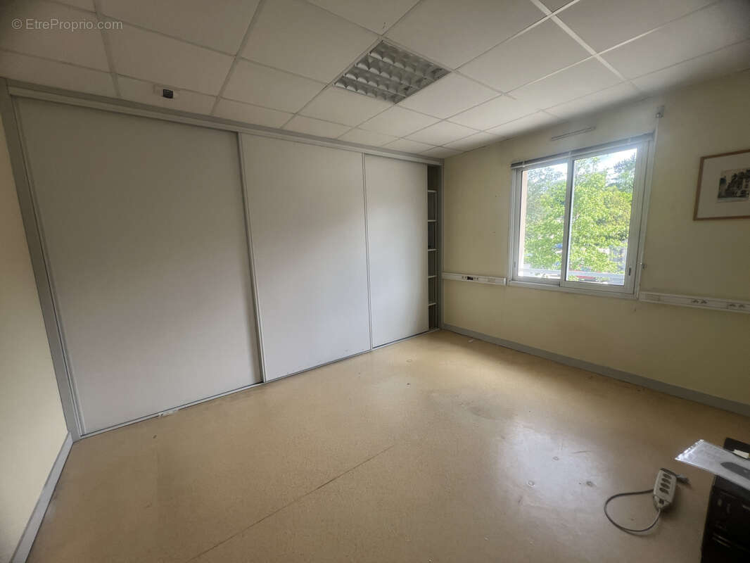 Commerce à JUGON-LES-LACS