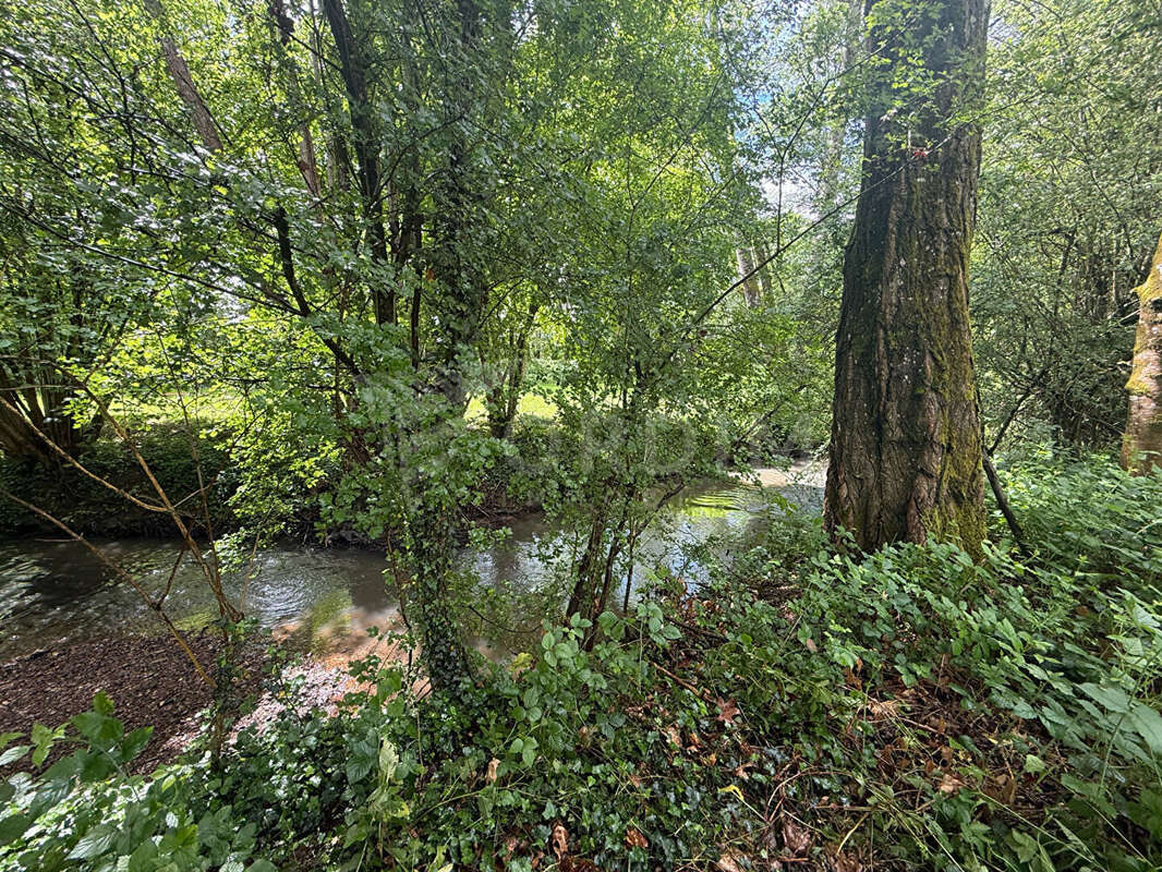 Terrain à SAINT-FARGEAU
