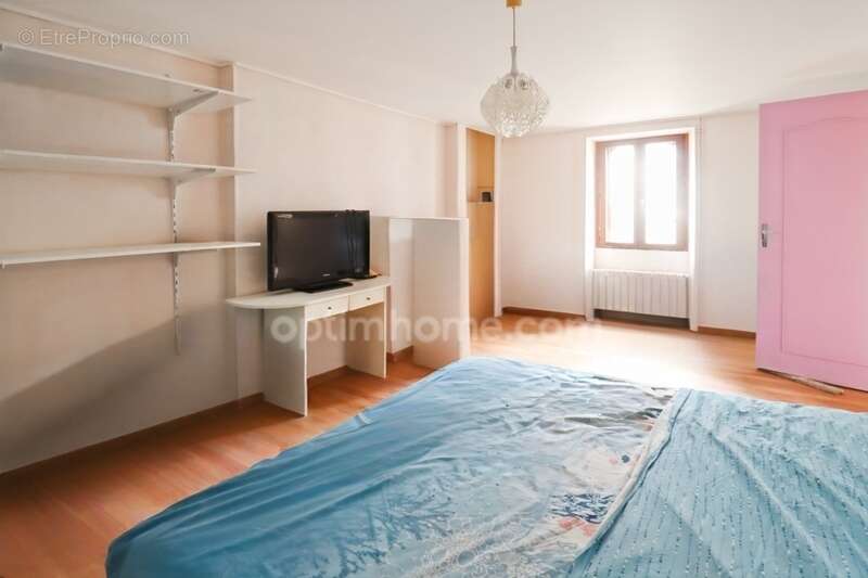 Maison Individuelle de  Centre Bourg - 5 pièces  - 4 chambres - Terrain de 505 m² - MAGNAC LAVAL   (87) - photo 13