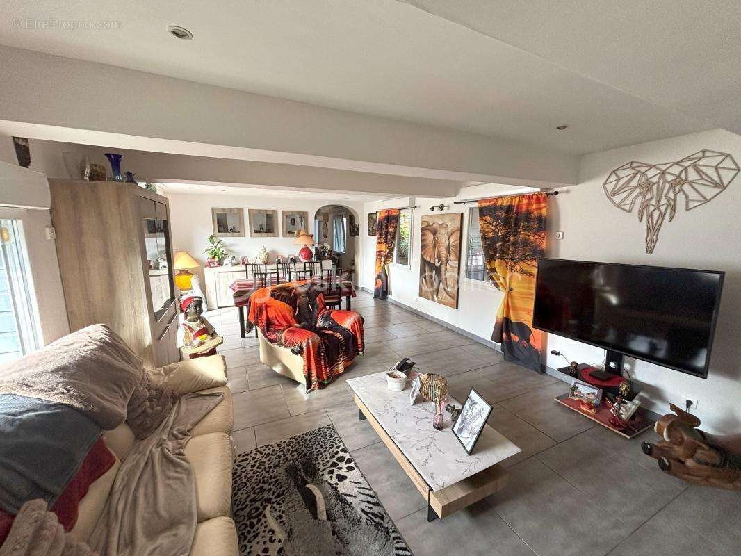 Maison de 140m² avec 4 chambre et 1 bureau à Bouttencourt 80220 - photo 6