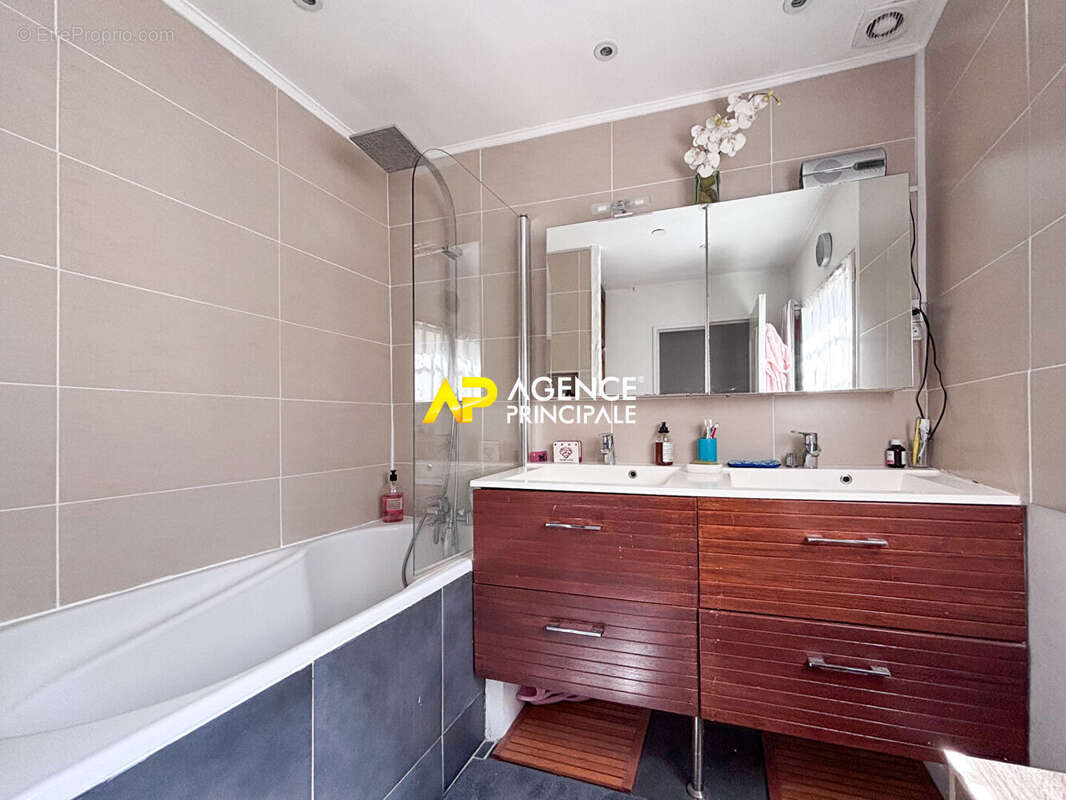 Maison à SARTROUVILLE