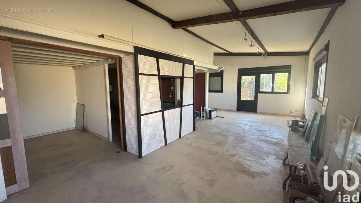 Photo 9 - Commerce à SAINT-ETIENNE-DE-FONTBELLON