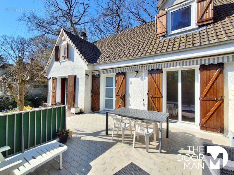 Maison à LE PERRAY-EN-YVELINES