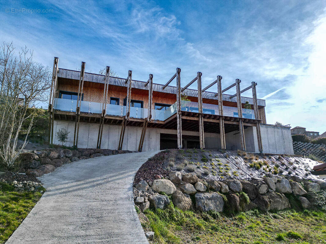 Maison à VEYRE-MONTON