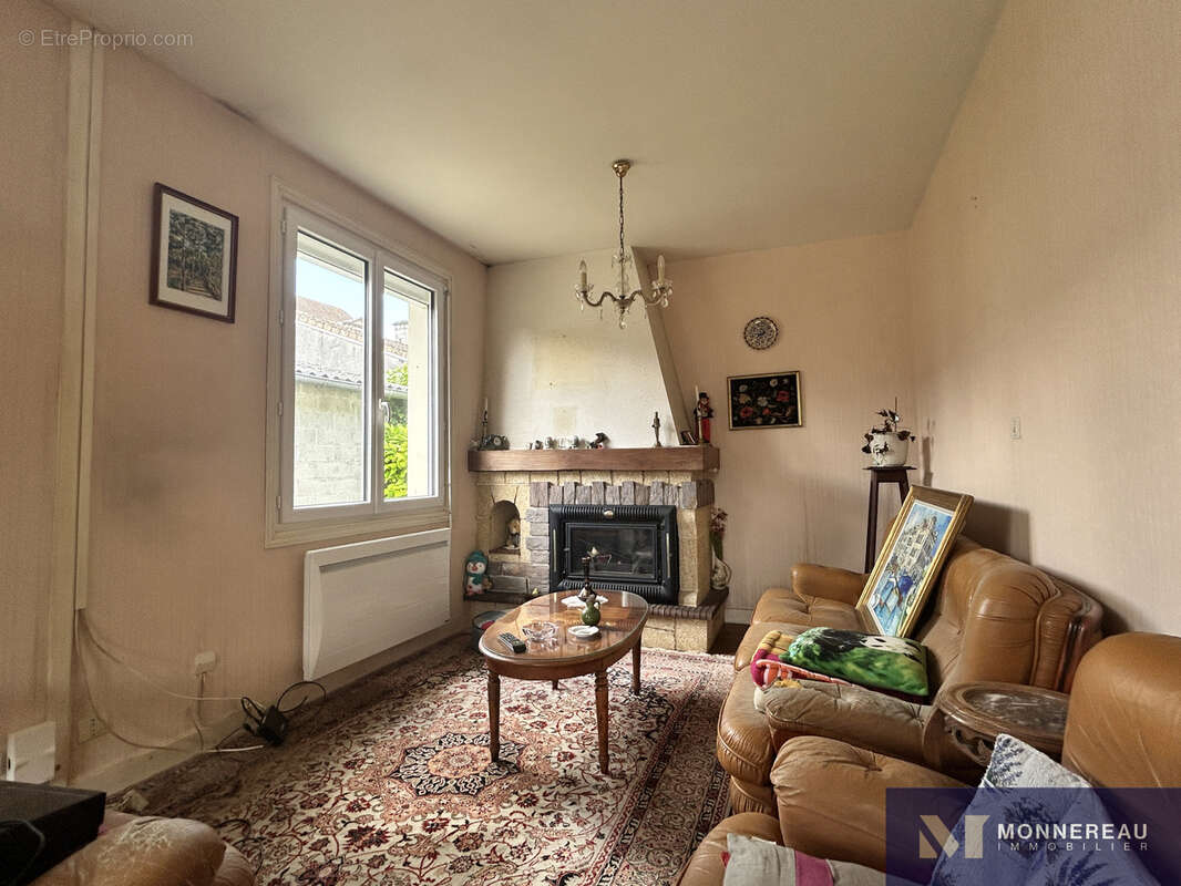 Maison à BAIGNES-SAINTE-RADEGONDE