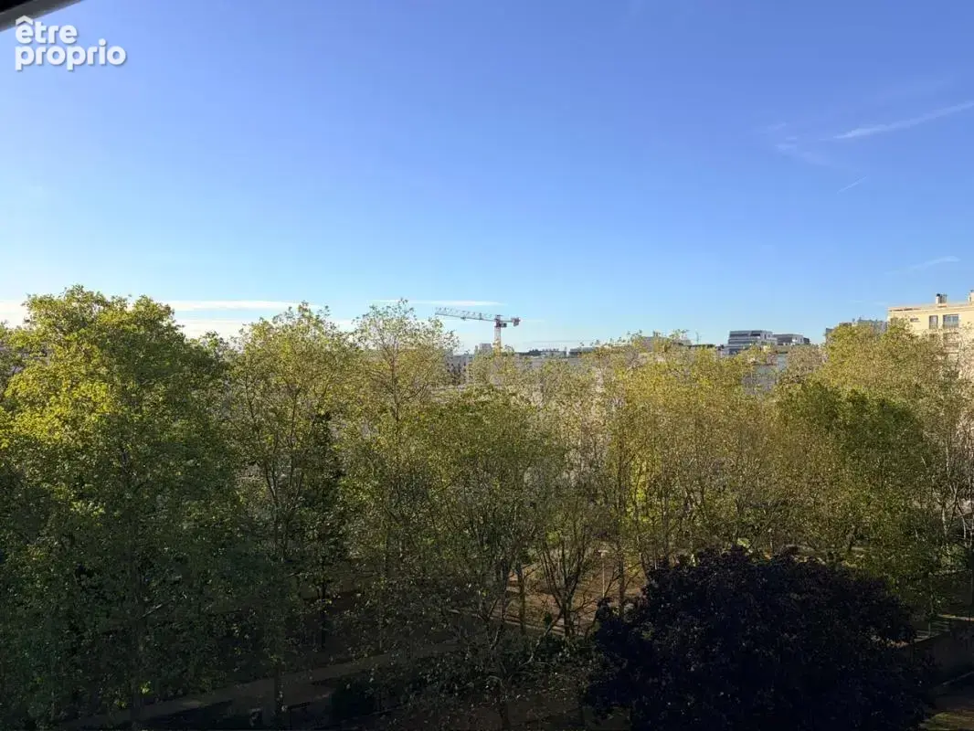 Lyon 8ᵉ — Monplaisir - Appartement T3 de 69.68 m² traversant avec balcon, vue panoramique et garage - photo 3