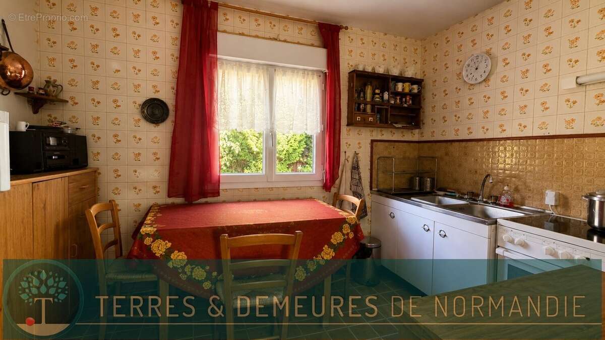 Maison d'environ 65m² avec deux chambres, implantée sur un terrain de 450 m², située sur la commune de Petit-Caux. - photo 5