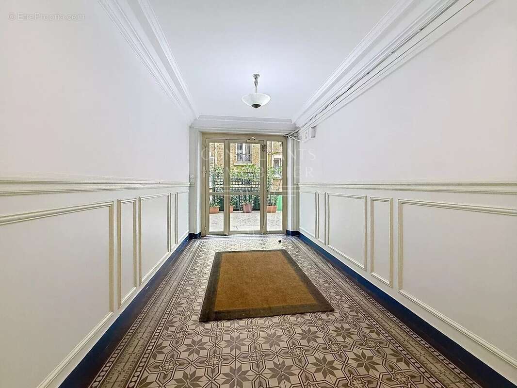 Appartement à PARIS-16E