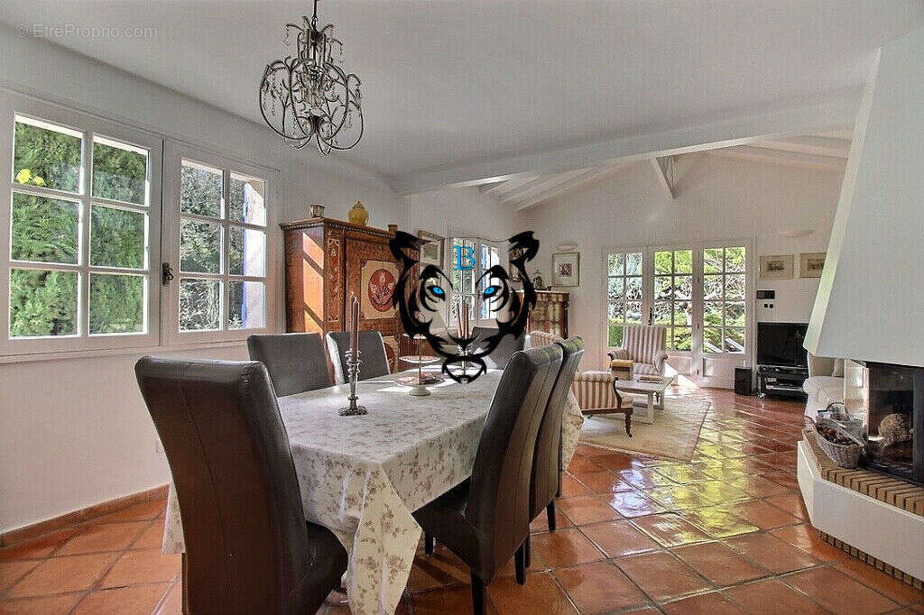 Maison à MONTFERRAT