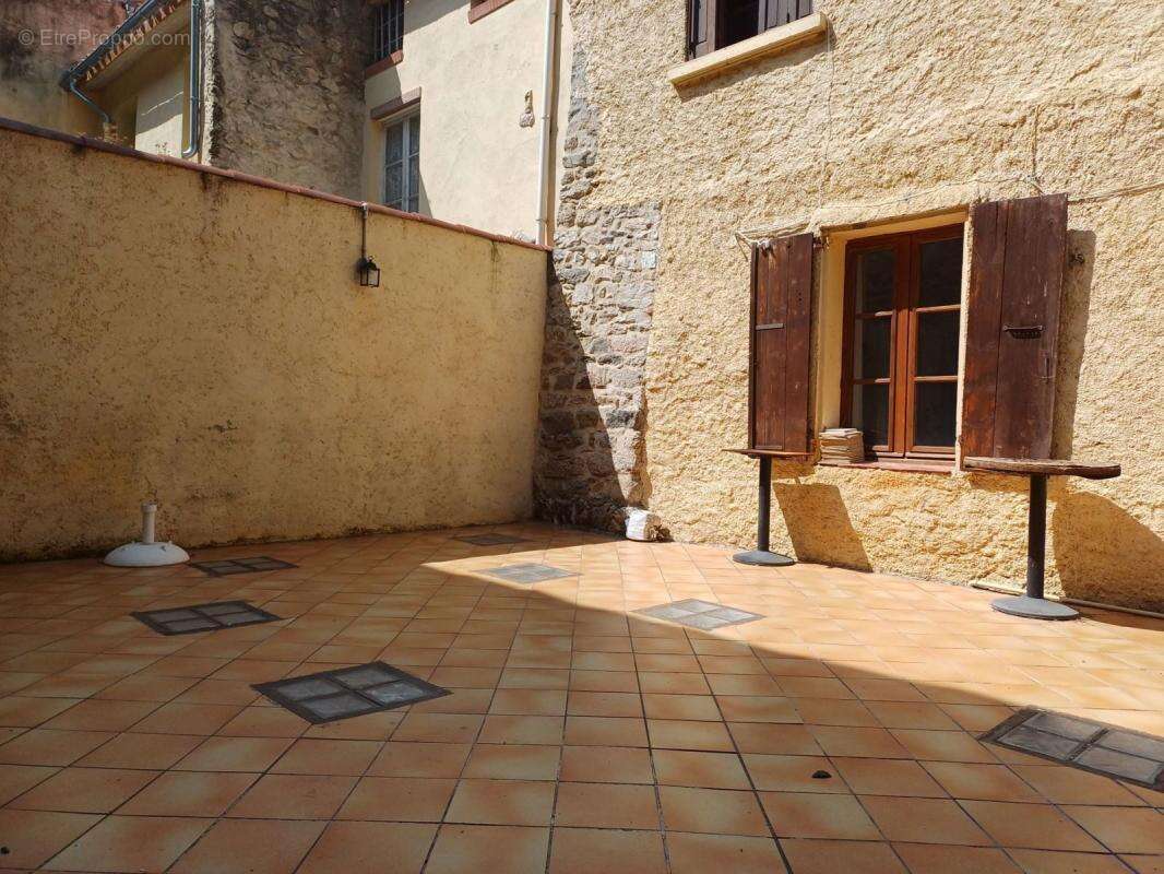 Commerce à VILLEFRANCHE-DE-CONFLENT