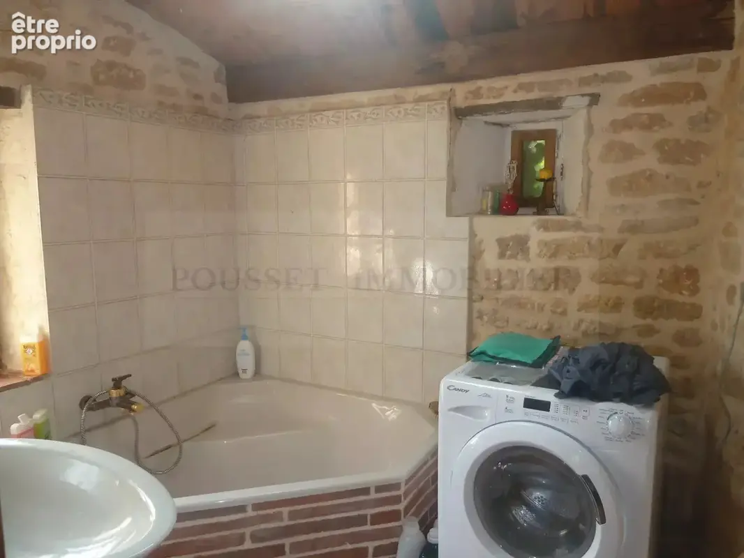 Superbe propriete en pierre dependances sur un terrain attenant de 472 m².  situation dans un petit hameau. - photo 14
