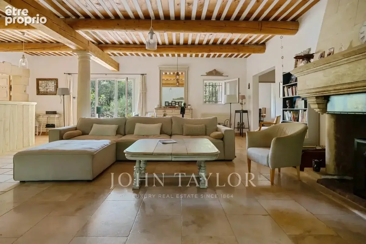 A VENDRE Propriété de charme au coeur du convoité "triangle d'or" du Luberon - photo 17