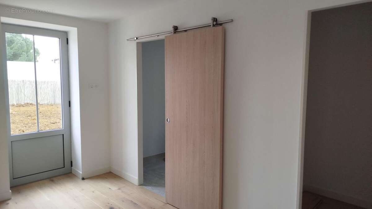 Maison à SAINT-LAURENT-DE-LA-PREE