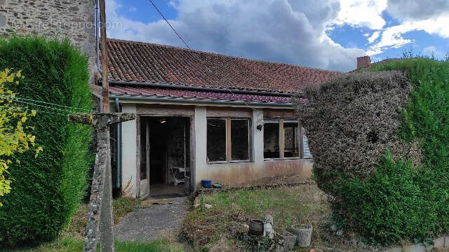 Maison à CHALUS