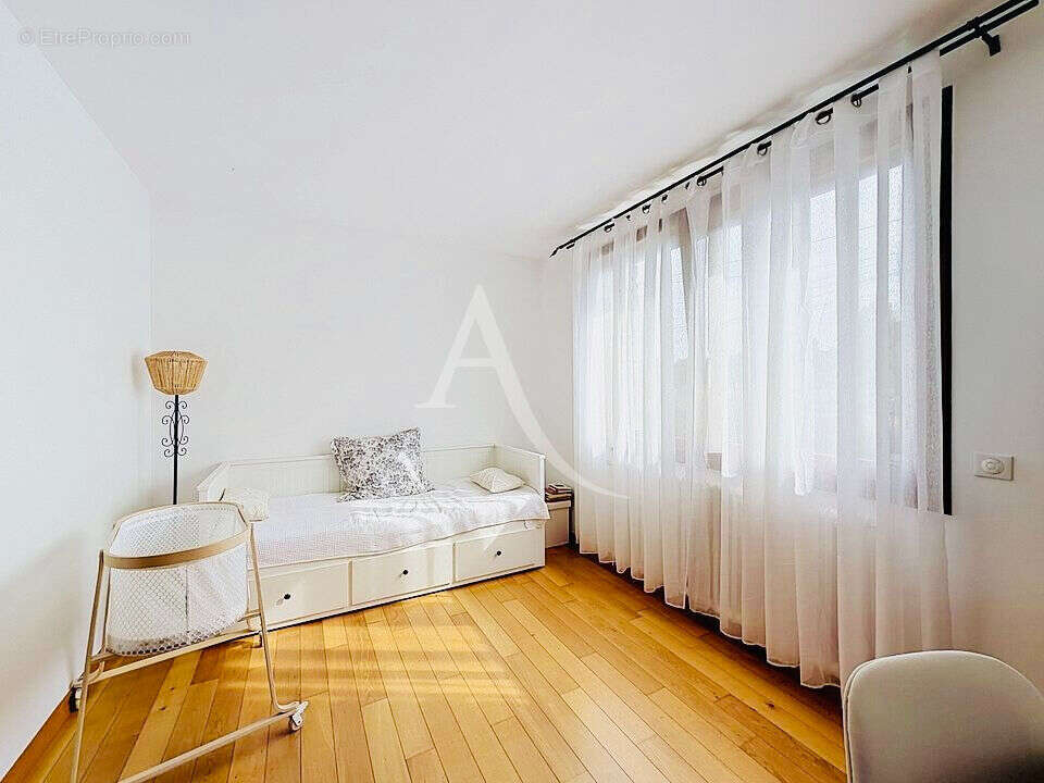 Magnifique maison 5chambres sur sous sol total et jardin sans vis-à-vis - photo 9