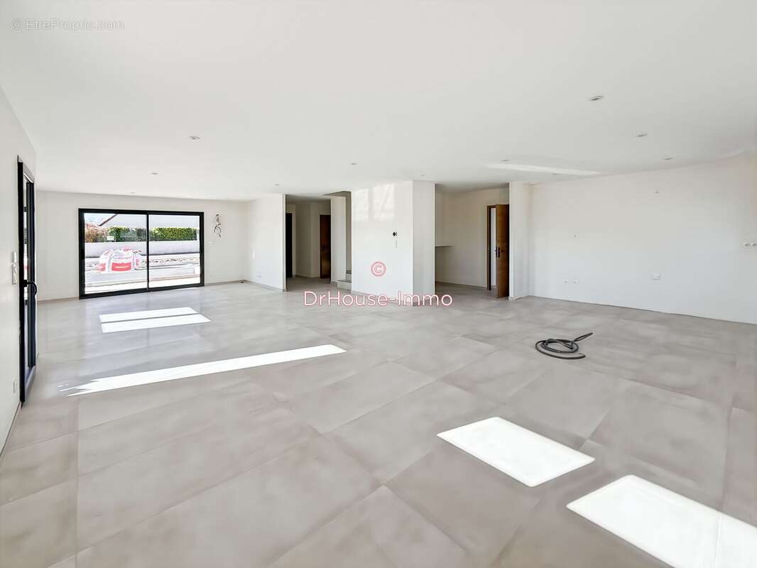 Maison à SAINT-JULIEN