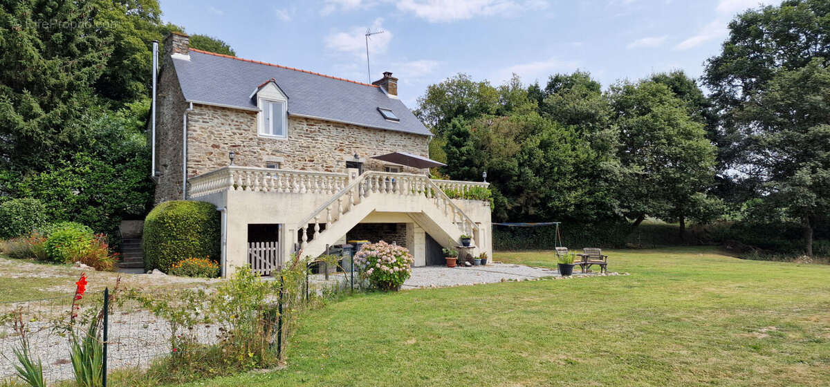 COTES D'ARMOR Maison en pierre 3 chambres, bien présentée avec magnifique terrasse surélevée, vue, atelier, terrain - photo 5