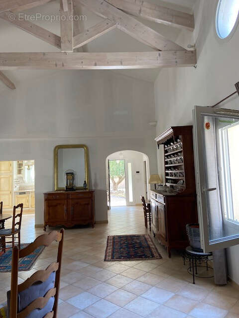 ROULLET SAINT ESTEPHE Maison de plain pied 169 m2  3 chambres secteur calme - photo 10