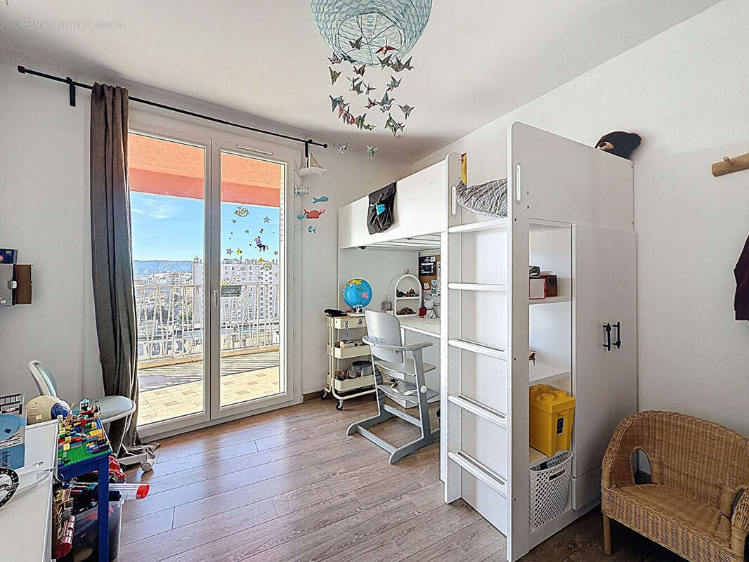 Appartement à MARSEILLE-5E