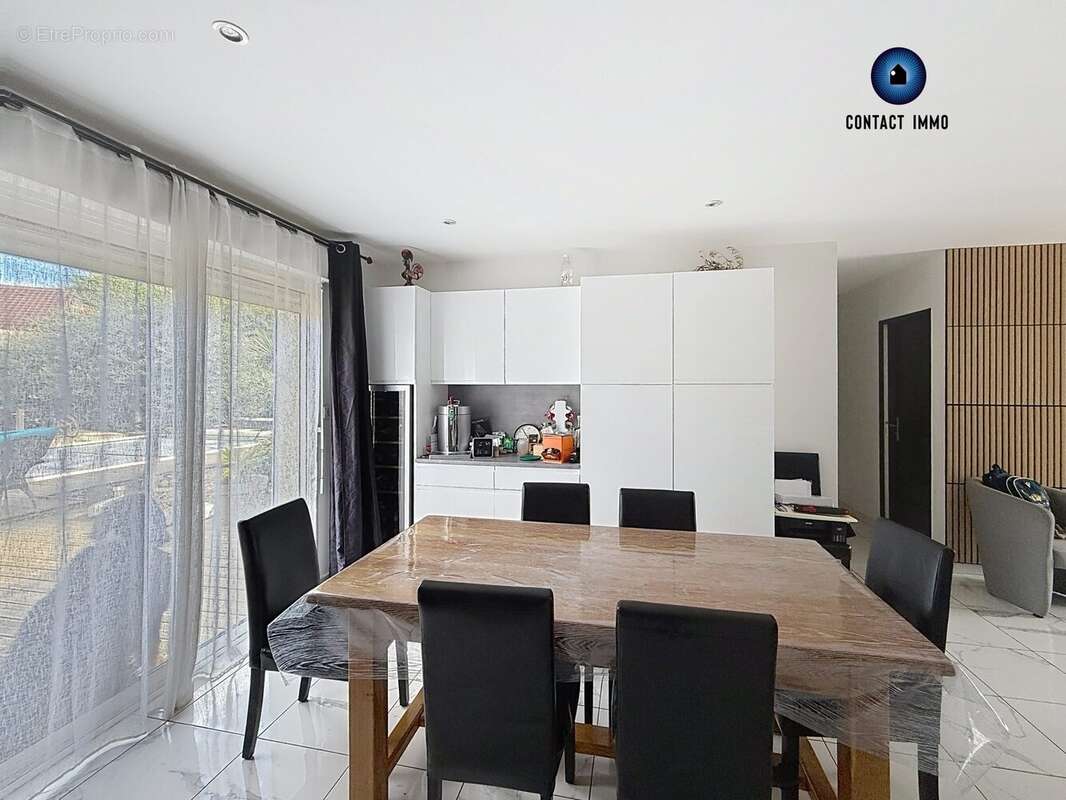 Maison à SAINT-PANTALEON-DE-LARCHE