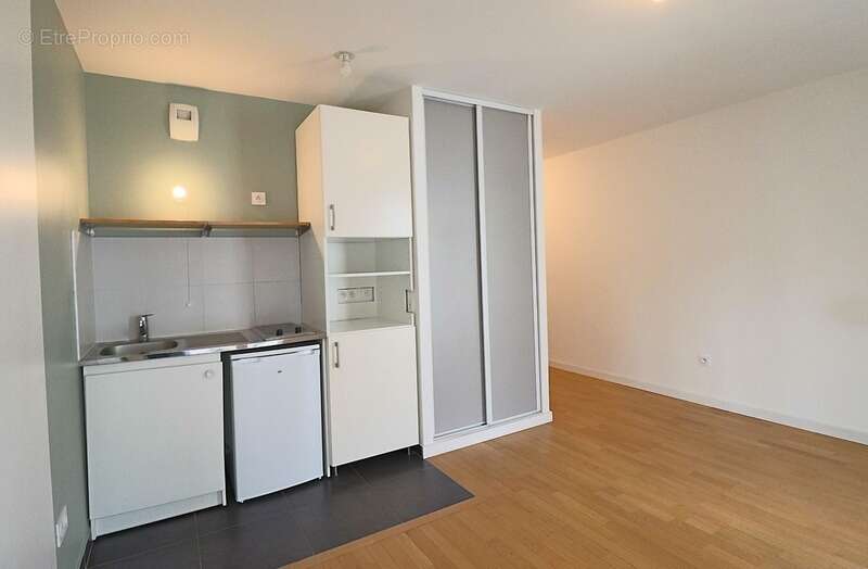 Studio récent avec ascenseur – Quartier recherché de Clichy  (92) - photo 3