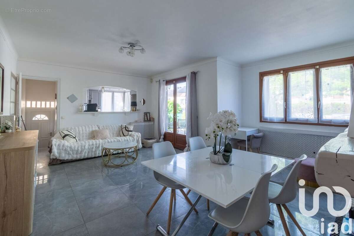 Photo 2 - Maison à VIGNEUX-SUR-SEINE