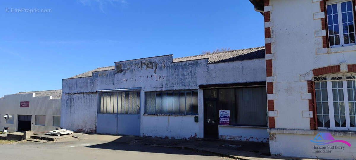 façade garage - Maison à PREVERANGES