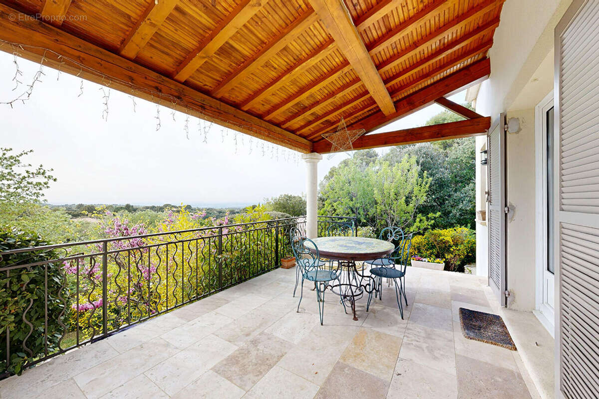 Maison à VENASQUE