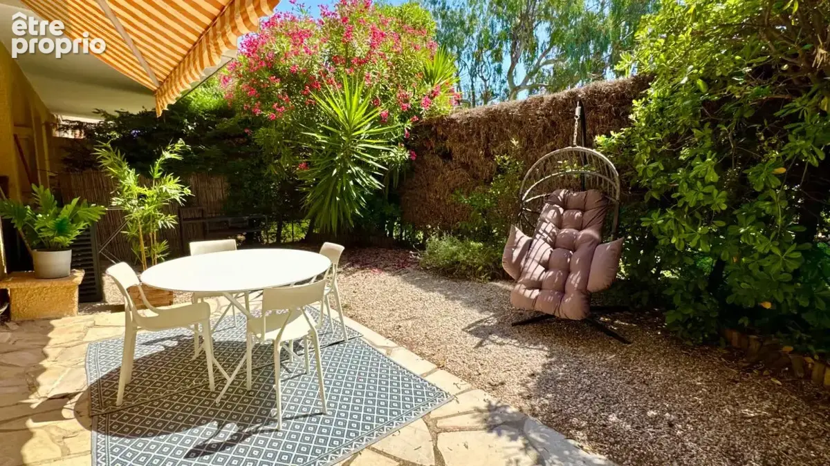 Saint Tropez - Appartement de 65m² avec jardin et piscine - photo 12
