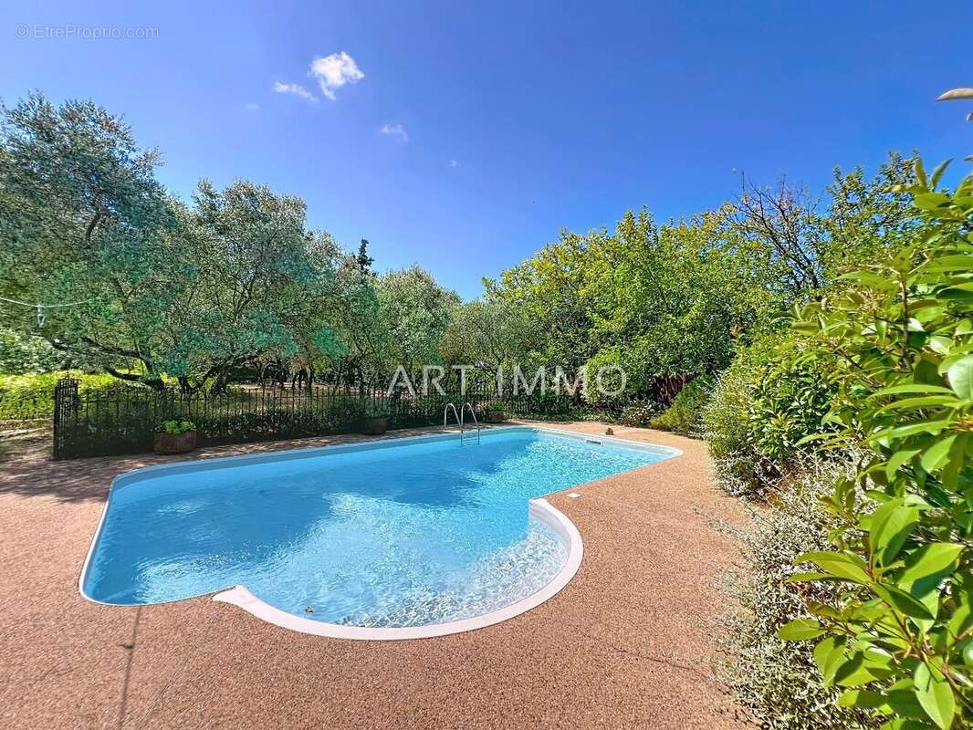 Maison de village avec piscine sur un grand terrain. - photo 18