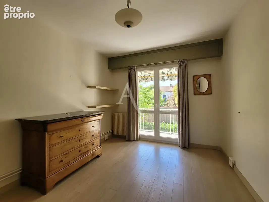 LA ROCHELLE - Quartier La Genette  Appartement T4 avec balcon, ascenseur, stationnement et grenier - photo 8