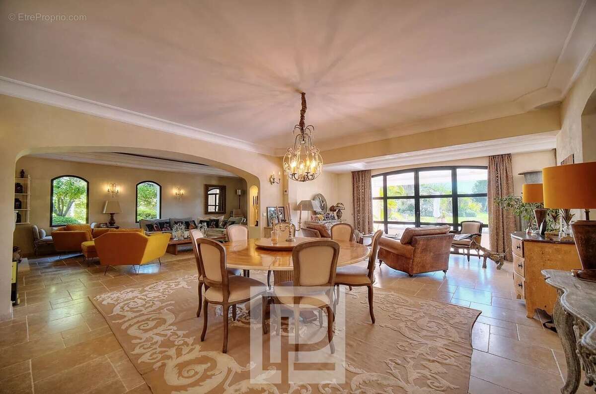 Maison à MOUGINS