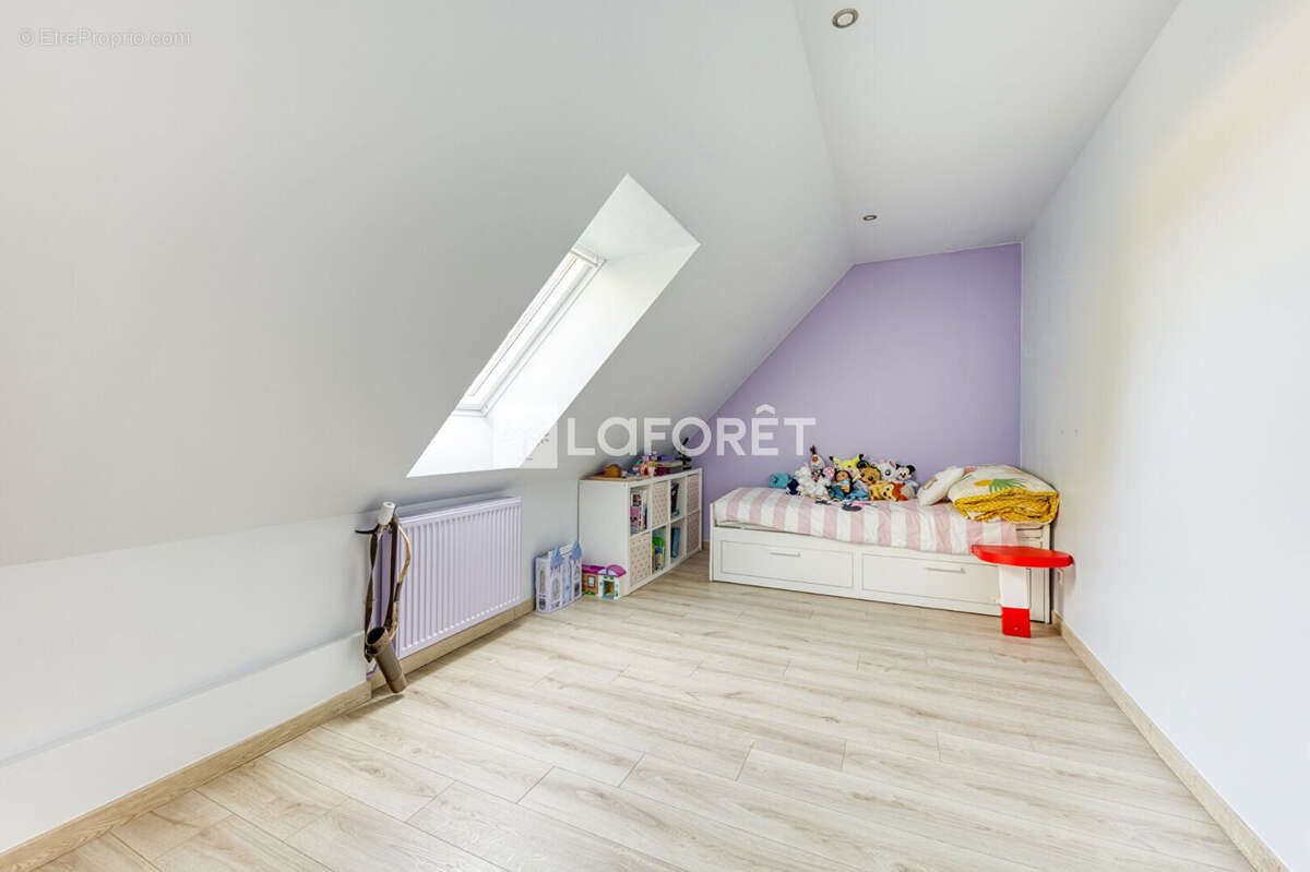 Maison Chevry Cossigny 6 pièce(s) 92m2 - photo 10