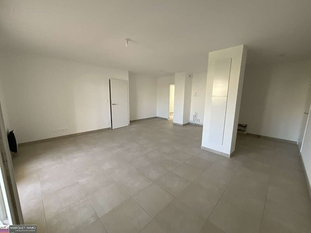 APT T4 offrant 90 m² avec double terrasse 18 m² et 6 m² et parking au 3° étage avec ascenseur... - photo 3