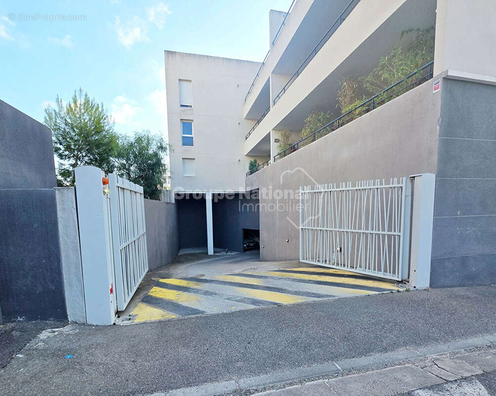 Parking / box Miramas 12,75 m²  Résidence récente et sécurisée - photo 3